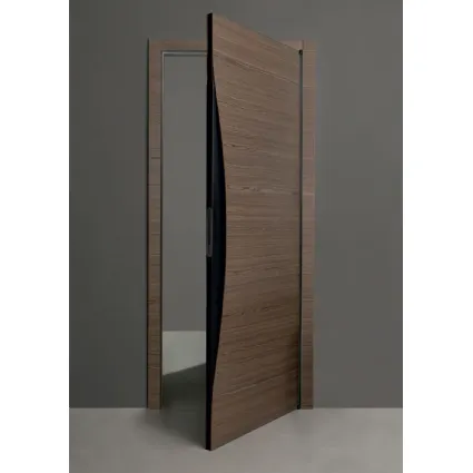 Porta per interni di design in legno noce canaletto con serratura magnetica Blow di Albed