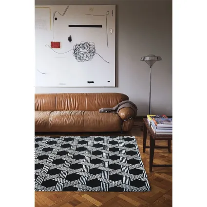 Tappeto bianco e nero dai disegni geometrici esagonali Monorigamy di London Art