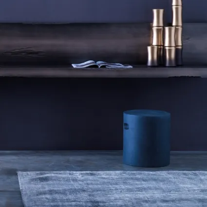 Pouf cilindrico Nappe in gres porcellanato di Adriani e Rossi