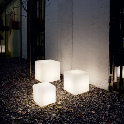 Lampada da esterno Luna in materiale plastico opale di Ideal Lux
