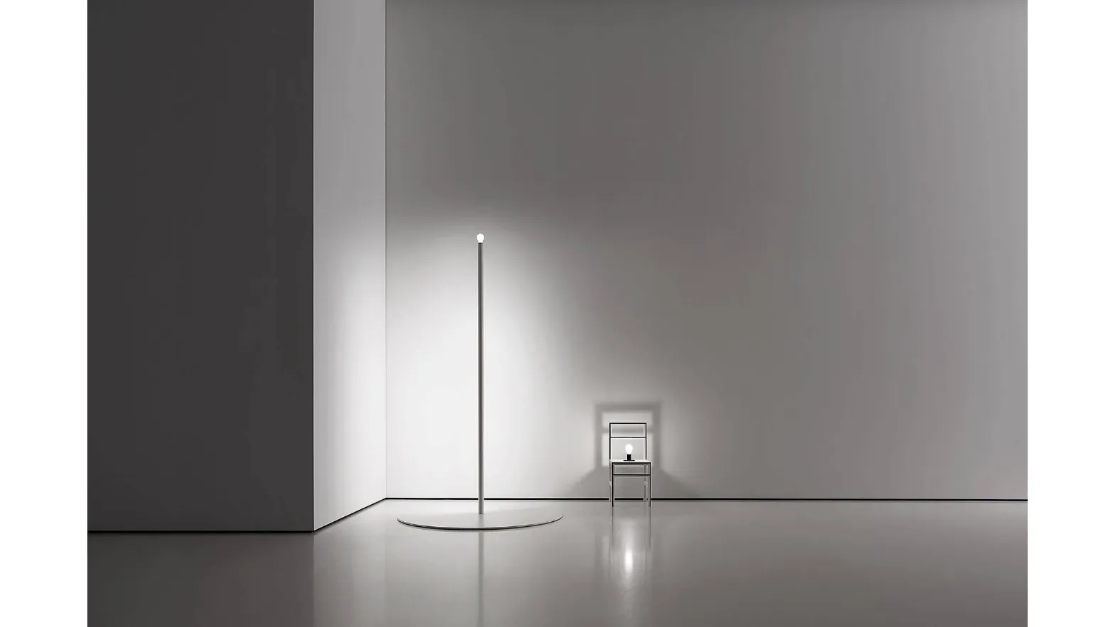 Lampada da terra in alluminio Palo di Vesoi