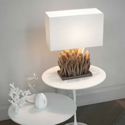 Lampada da tavolo Snell con base in legno naturale, corpo luce formato da rami veri e paralume rivestito in tessuto di Ideal Lux