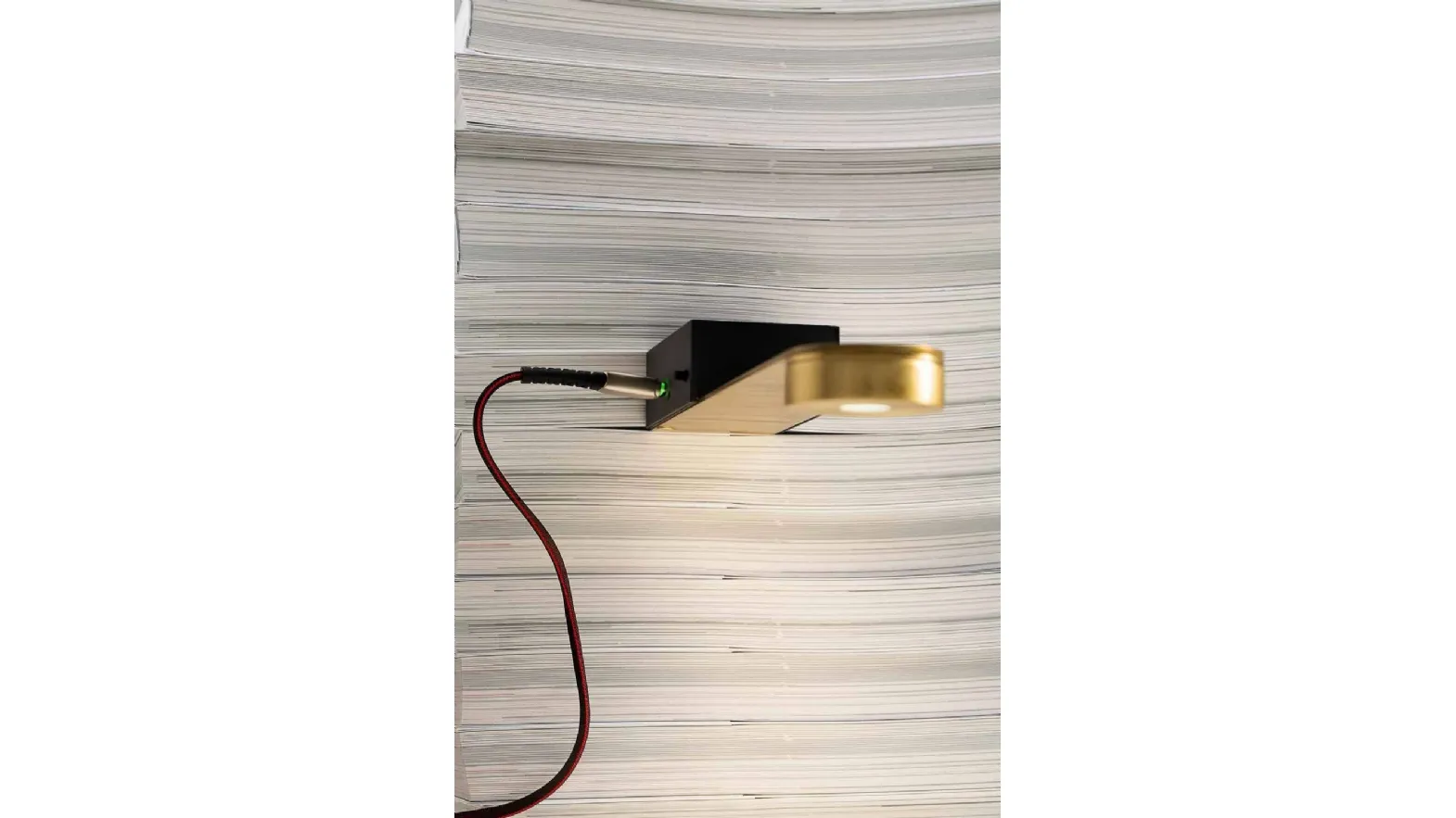Lampada mobile da lettura Tra ilibri di Vesoi