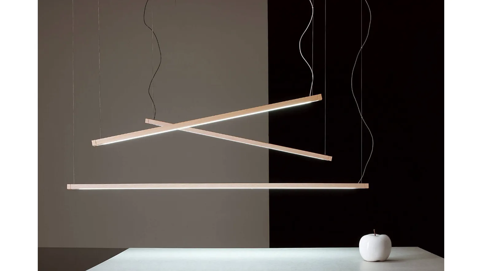 Lampada a sospensione in legno Travetta di Vesoi