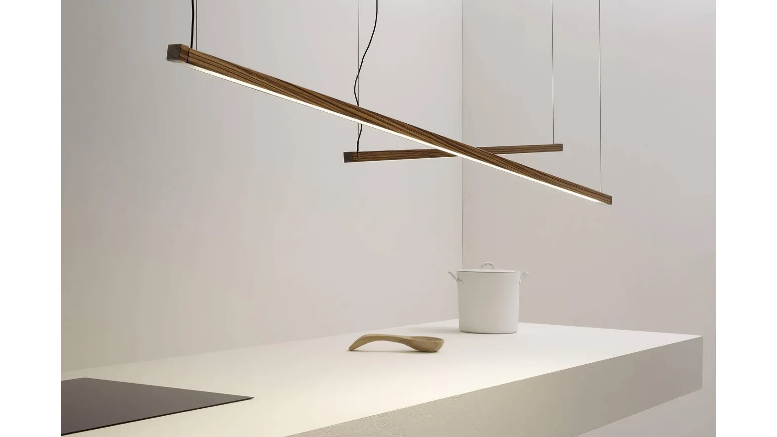 Lampada a sospensione in legno Travetta di Vesoi