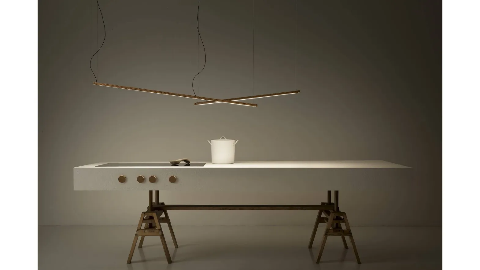 Lampada a sospensione in legno Travetta di Vesoi