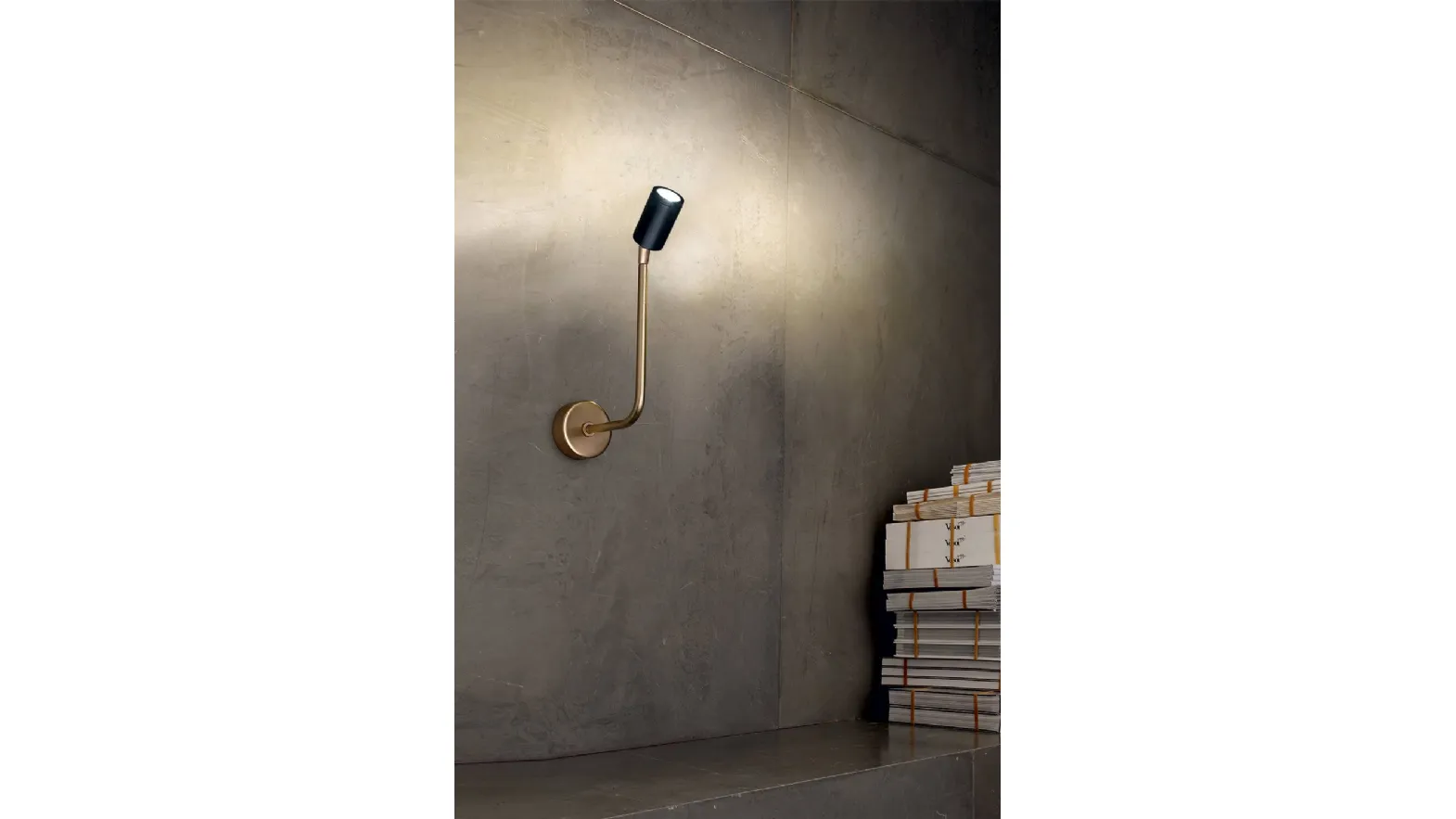 Lampada da parete in ottone Tiges di Vesoi