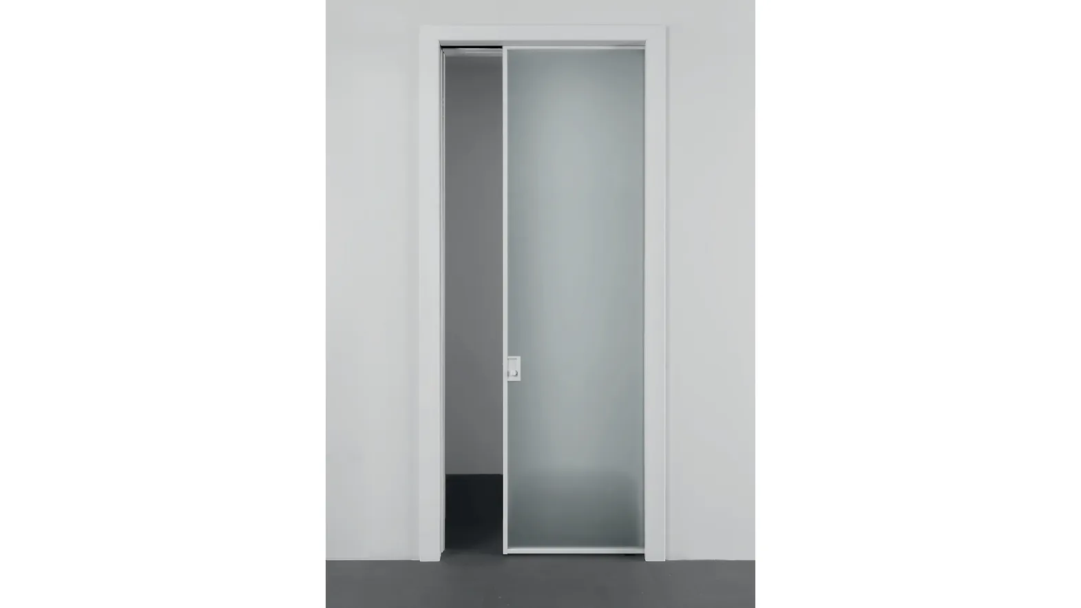 Porta a scomparsa con anta in vetro polvere satinato Beat di Albed