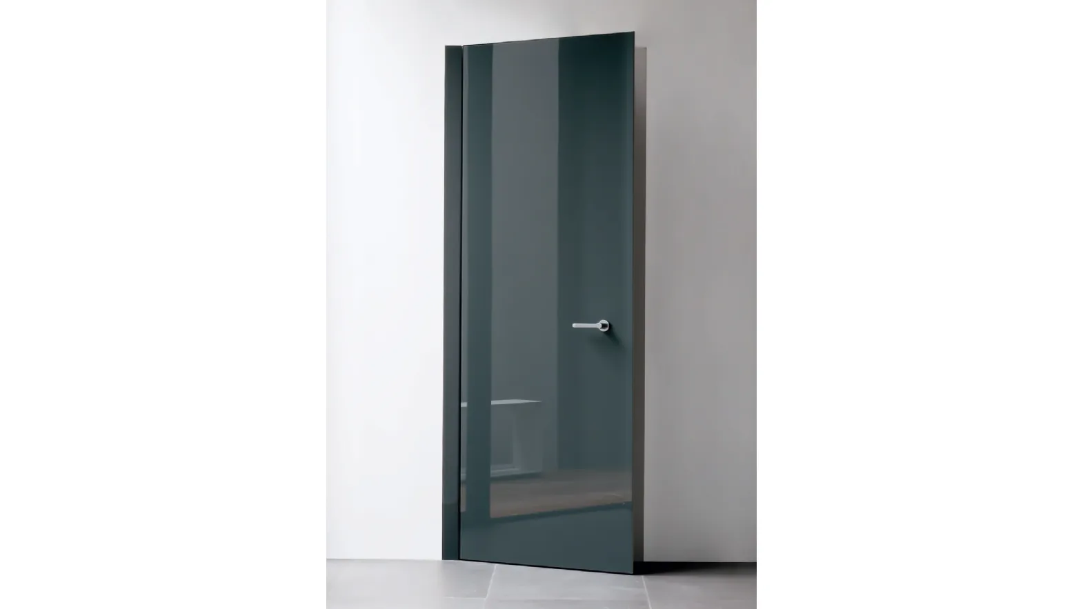 Porta a battente con anta in ardesia a ricoprire lo stipite in alluminio Level di Albed