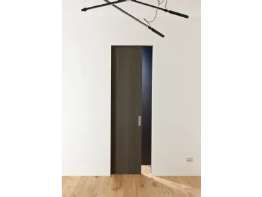 Porta a scomparsa con anta in legno smoky grey Trait di Albed