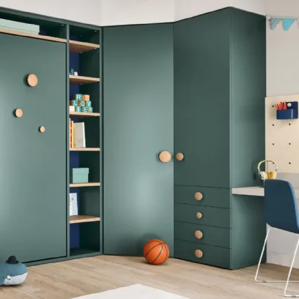 Cameretta in laccato verde pino con letto a ribalta Kids space 28 di Nidi