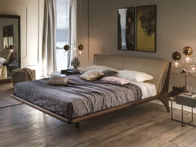 Letto con struttura in legno e testiera in ecopelle Nelson di Cattelan Italia