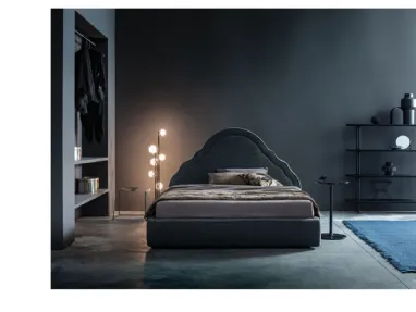 Letto in tessuto con testiera sagomata Celine di Twils