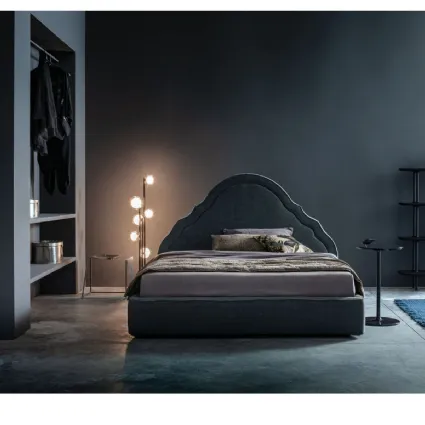 Letto in tessuto con testiera sagomata Celine di Twils