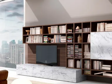 Libreria Living 81D con ante in materico effetto marmo bianco di Carrara e vani a giorno in legno di Olmo di Ferrimobili