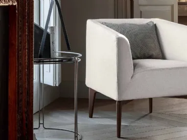 Poltroncina dalla forma squadrata in tessuto Jen di Ditre Italia
