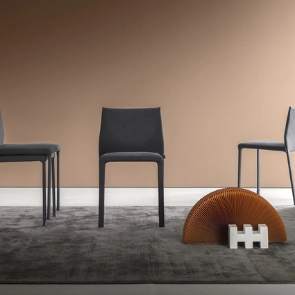 Sedia Corium in tessuto imbottito  di Alf Da Frè