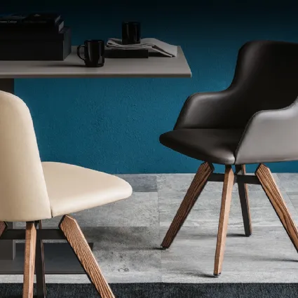Sedia in legno rivestita in pelle con e senza braccioli Mulan di Cattelan Italia