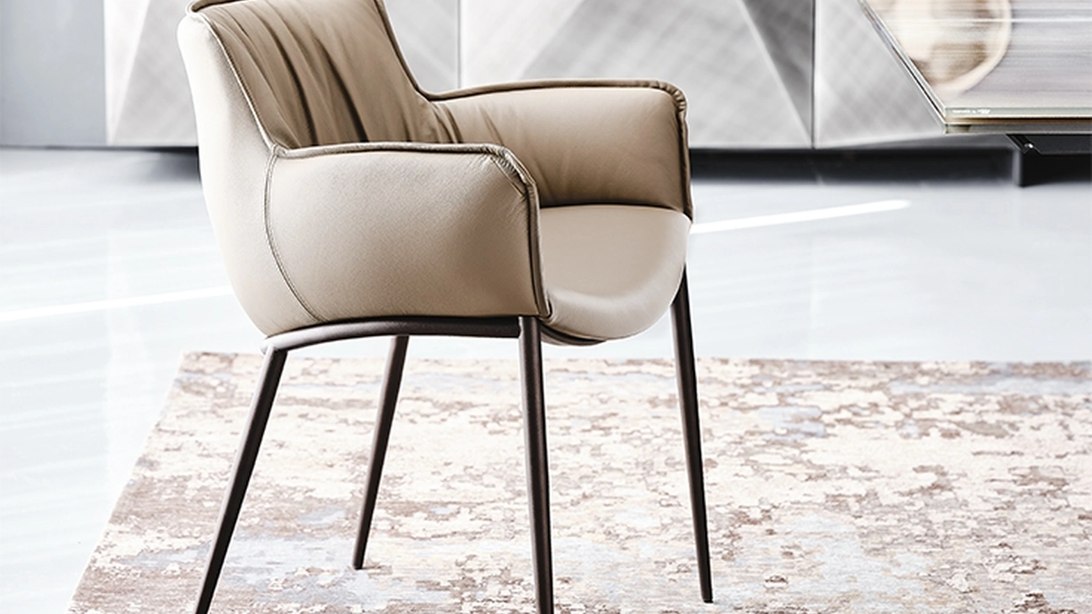Sedia in pelle morbida imbottita Rhonda di Cattelan Italia
