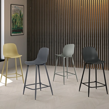 Sgabello in polipropilene Frida di Stones