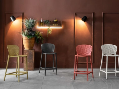 Sgabello impilabile in polipropilene Spot di Stones