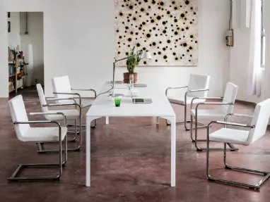 Tavolo realizzato completamente in metallo verniciato Bianco Armando di Midj