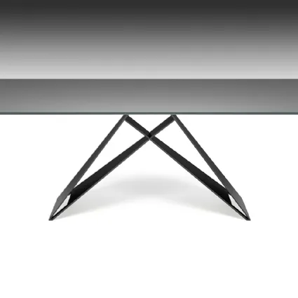 Tavolo con piano in cristallo verniciato graphite e gambe in acciaio Premier di Cattelan Italia