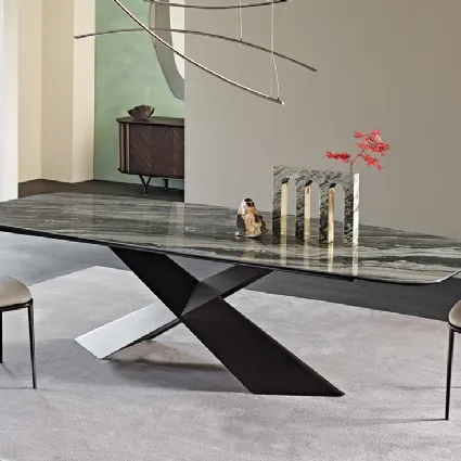 Tavolo con base in metallo e piano in ceramica Tyron Keramik di Cattelan Italia