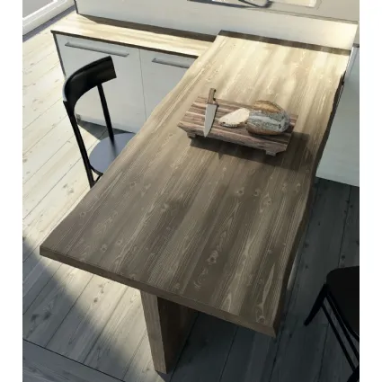 Tavolo per penisole in legno con bordo irregolare Art 824 di Fratelli Mirandola