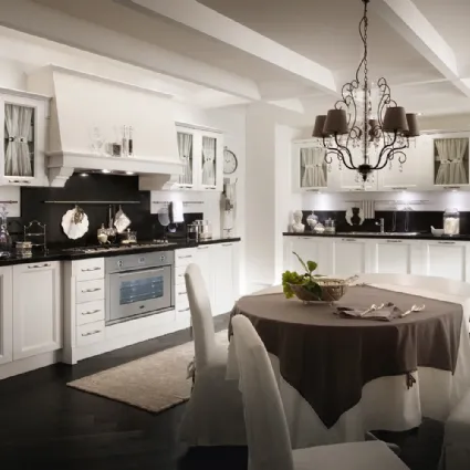 Cucina Classica lineare in laccato finitura Neve con top in marmo nero Sweet Kitchen Classic Melody di Callesella