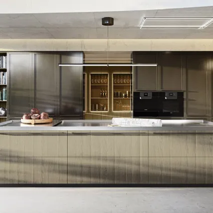 Cucina Design con isola Ak Project 09 in rovere, acciaio e bronzo di Arrital