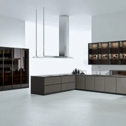 Cucina Design angolare in Fenix Bronzo con bancone in impiallacciato Noce Canaletto AkB 08 03 di Arrital