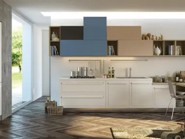 Cucina Moderna lineare in frassino laccato neve e in laccato lucido con piano in rovere Alabama 02 di Spagnol Cucine