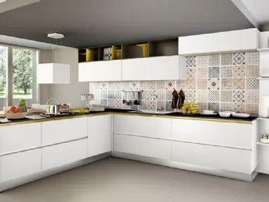 Cucina Moderna angolare in laccato bianco opaco con top in Fenix grigio Baltimora 04 di Spagnol Cucine