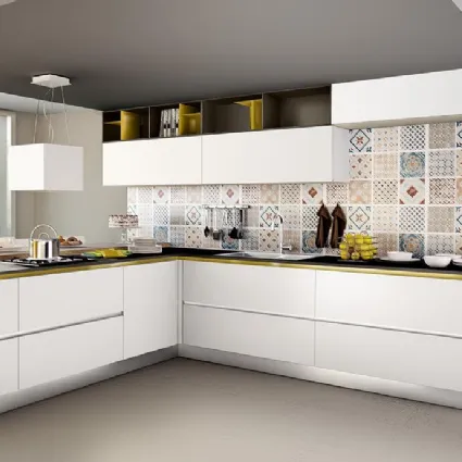 Cucina Moderna angolare in laccato bianco opaco con top in Fenix grigio Baltimora 04 di Spagnol Cucine
