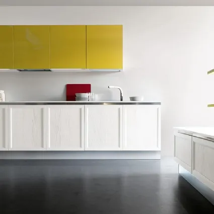 Cucina Moderna lineare in rovere spazzolato e vetro laccato lucido spazzolato giallo limone con top in Okite Maryland 03 di Spagnol Cucine