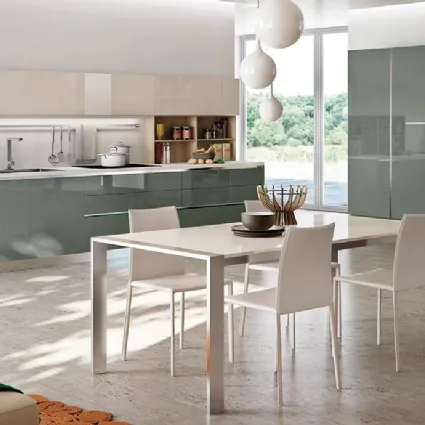 Cucina Moderna lineare in laccato lucido spazzolato verde laguna e vetro lucido laccato Maryland 05 di Spagnol Cucine