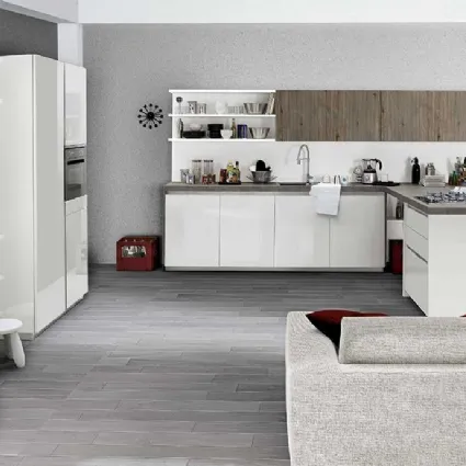 Cucina Moderna angolare con penisola in laccato lucido bianco e rovere nodato tinto gessato antracite, con top in laminato Vivere Italia 10 di Spagnol Cucine