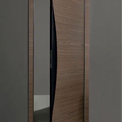 Porta per interni di design in legno noce canaletto con serratura magnetica Blow di Albed