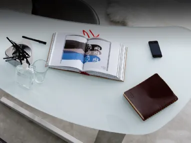 Scrivania da ufficio con piano in vetro Island Cattelan Italia